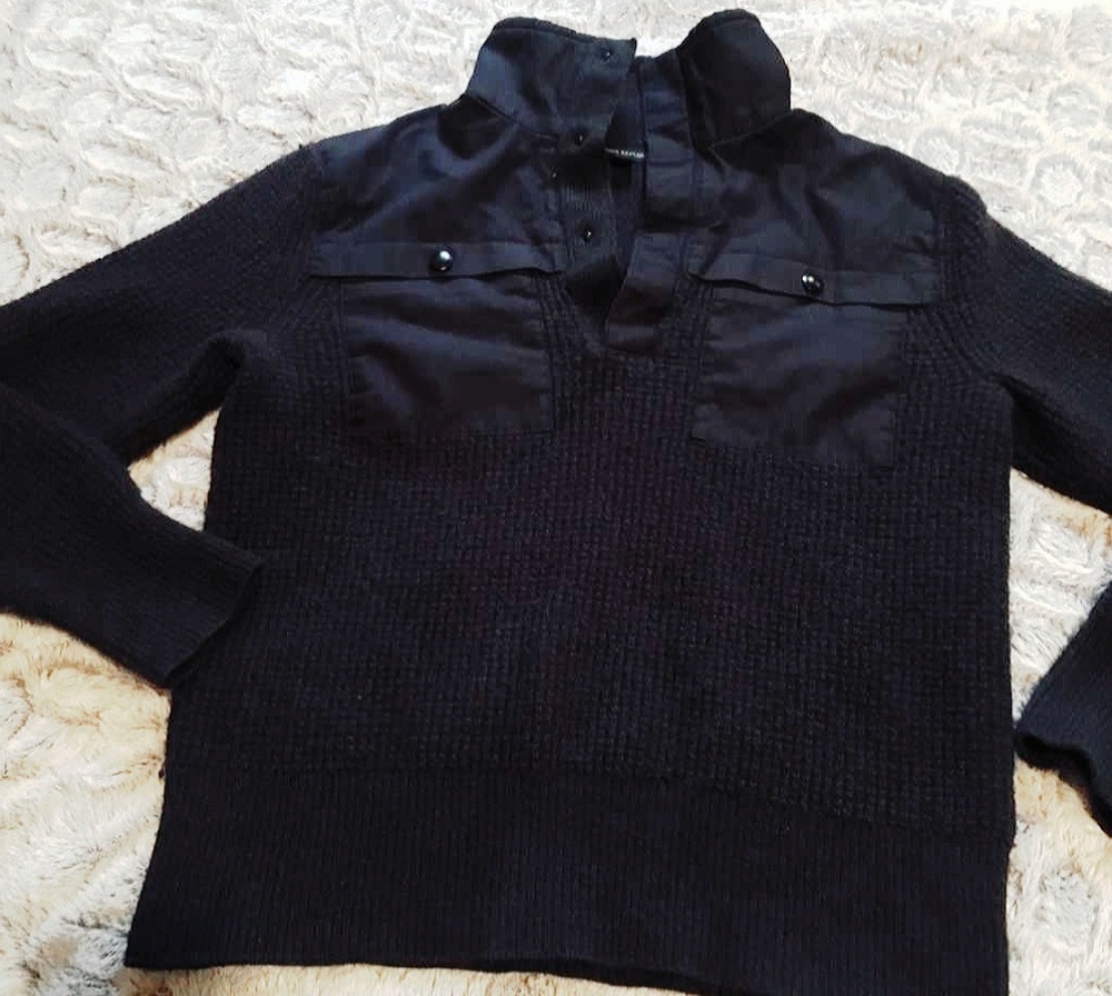 Banana Republic contrast sweater size: Fits Small